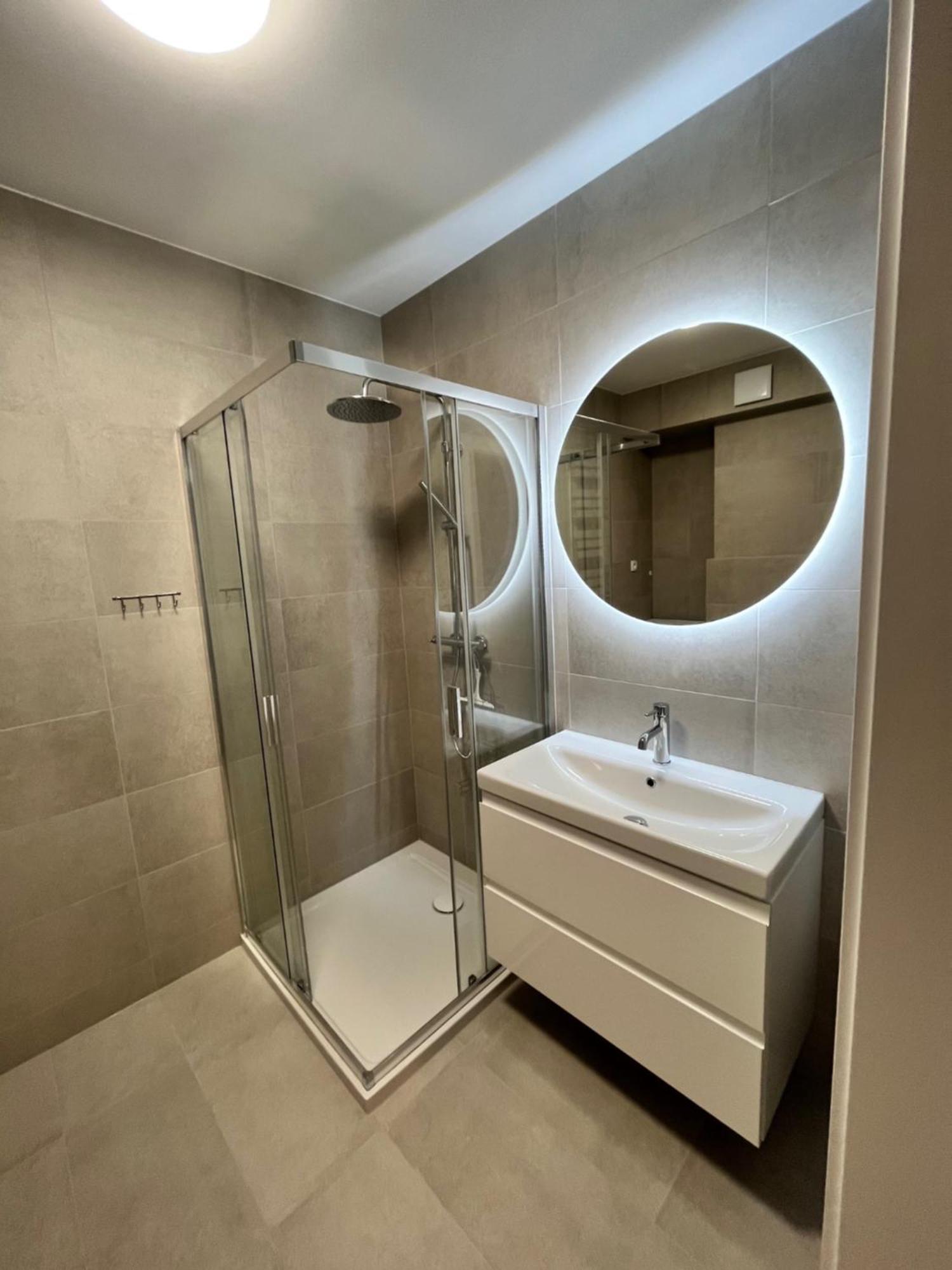 Apartament Julia 1-4 Os Starowapiennikowa 42A Z Balkonem Ze Sniadaniem Kontynentalnym 凯尔采 外观 照片