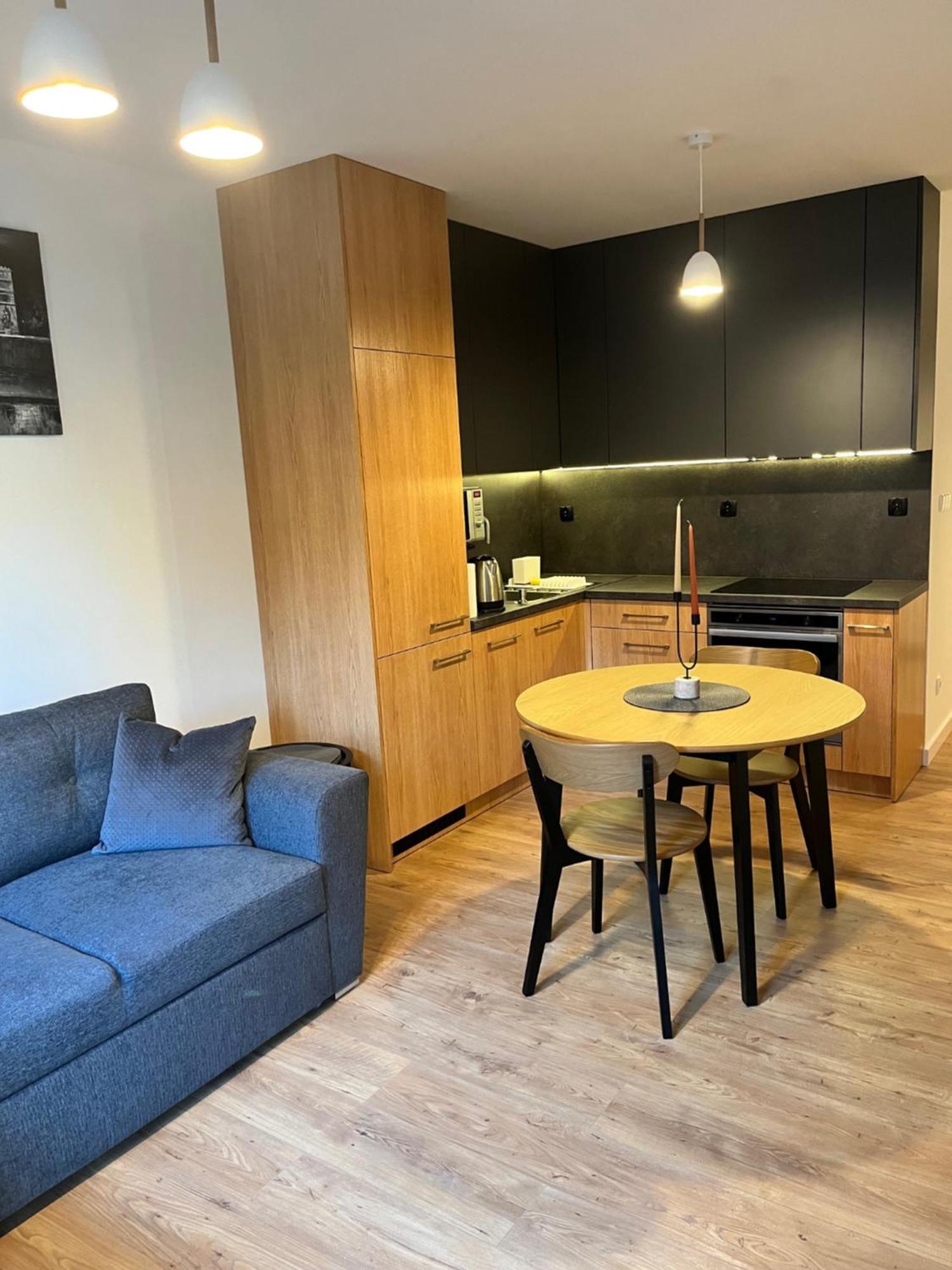 Apartament Julia 1-4 Os Starowapiennikowa 42A Z Balkonem Ze Sniadaniem Kontynentalnym 凯尔采 外观 照片