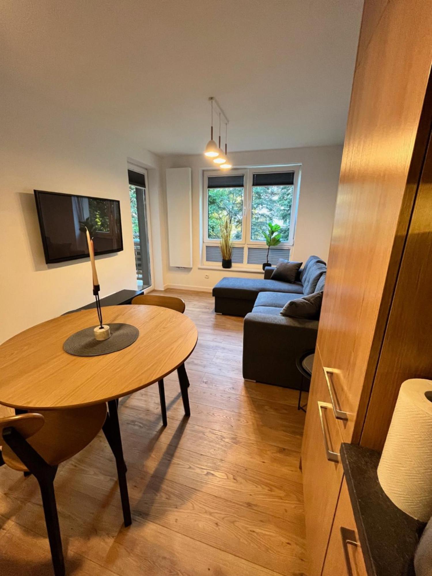Apartament Julia 1-4 Os Starowapiennikowa 42A Z Balkonem Ze Sniadaniem Kontynentalnym 凯尔采 外观 照片