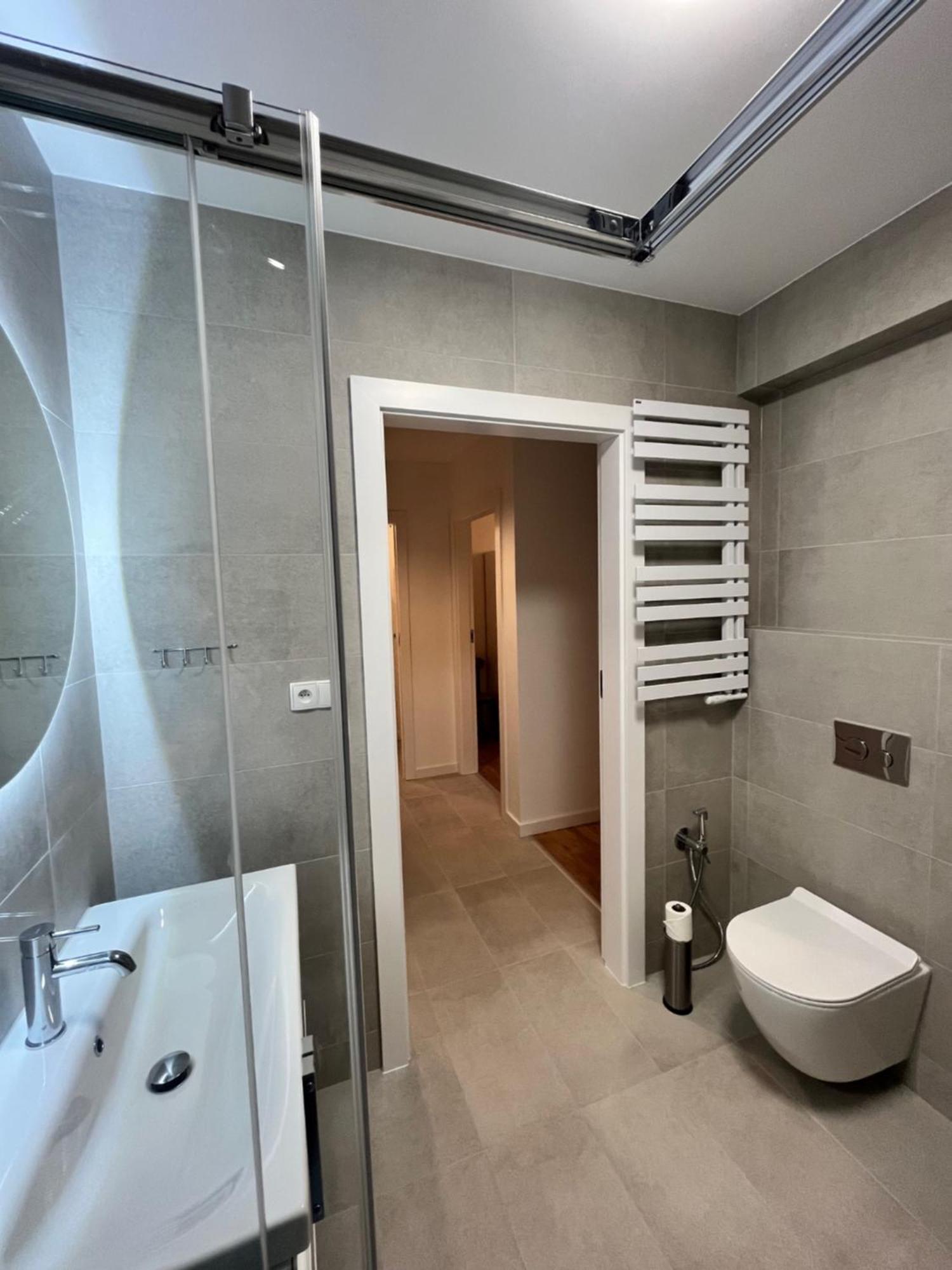 Apartament Julia 1-4 Os Starowapiennikowa 42A Z Balkonem Ze Sniadaniem Kontynentalnym 凯尔采 外观 照片