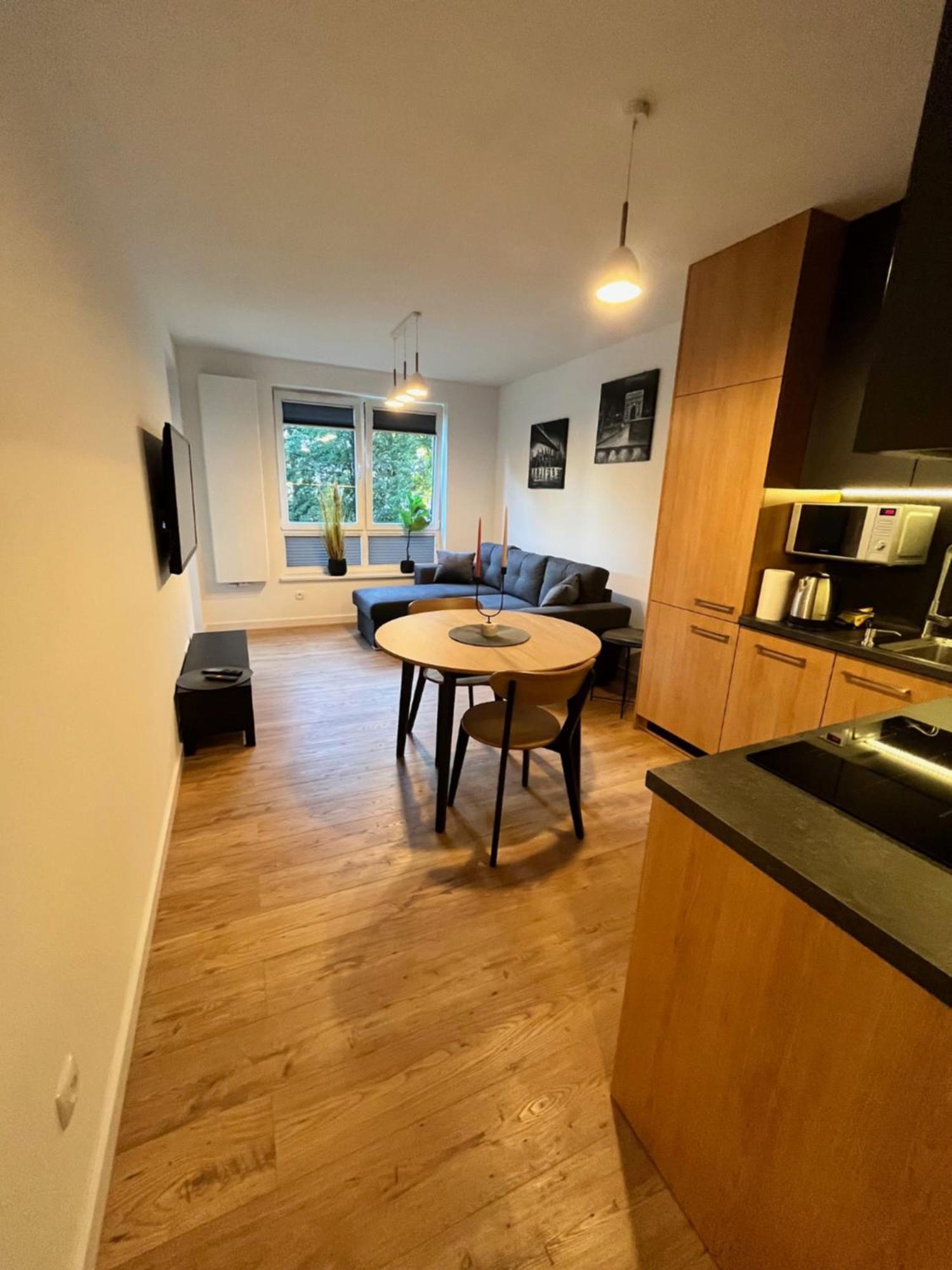 Apartament Julia 1-4 Os Starowapiennikowa 42A Z Balkonem Ze Sniadaniem Kontynentalnym 凯尔采 外观 照片
